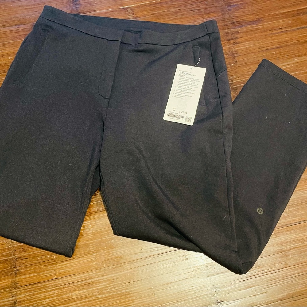 Lululemon On The Move Women slacks NWT size 10. Fabric is sweat wicking stretch.
